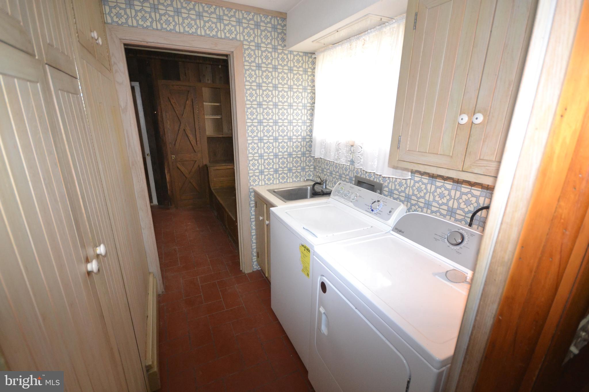 57 Church Road Telford, PA 18969 - Photo 31 of 37 a utility room with a sink a washer and dryer