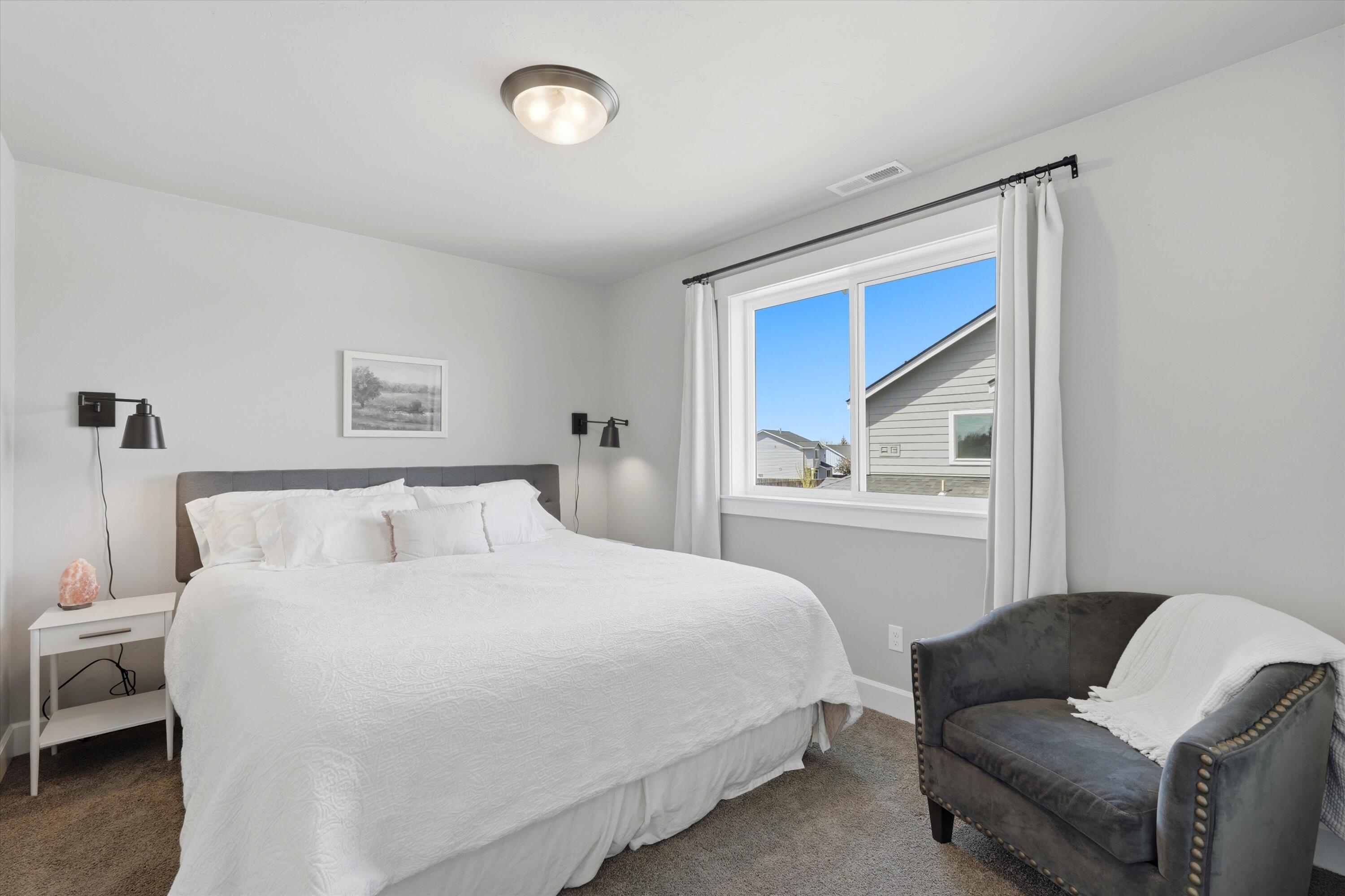 748 Northwest 27th Street Redmond, OR 97756 - Photo 28 of 41 Guest Bedroom #1