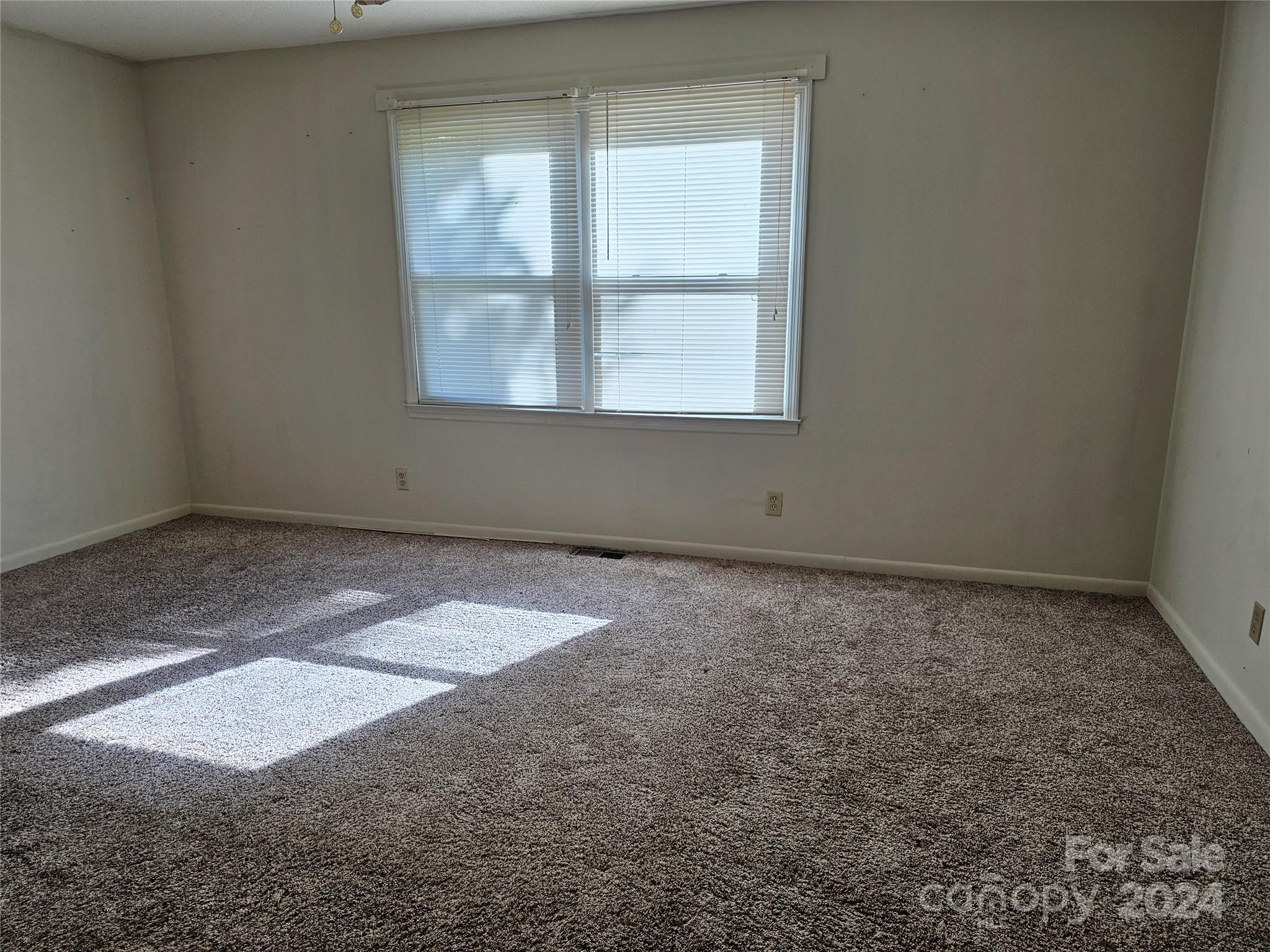2702 University Drive Lancaster, SC 29720 - Photo 15 of 17 an empty room with a window