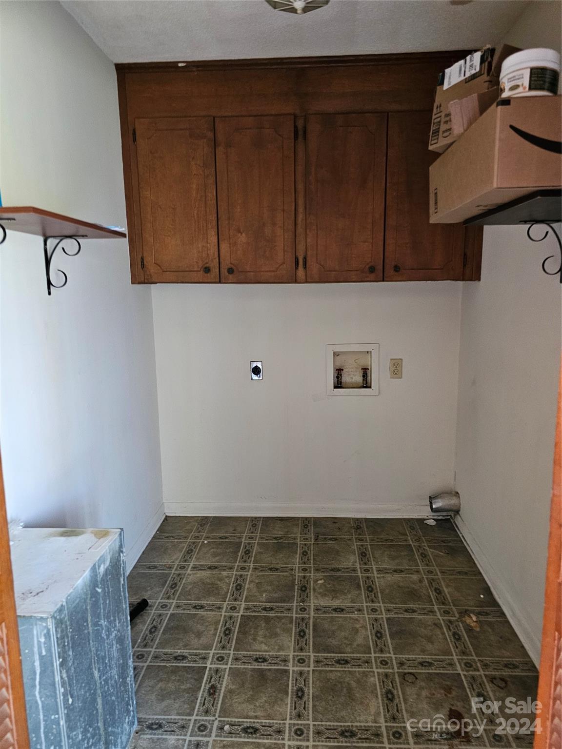 2702 University Drive Lancaster, SC 29720 - Photo 10 of 17 a bathroom with a shower