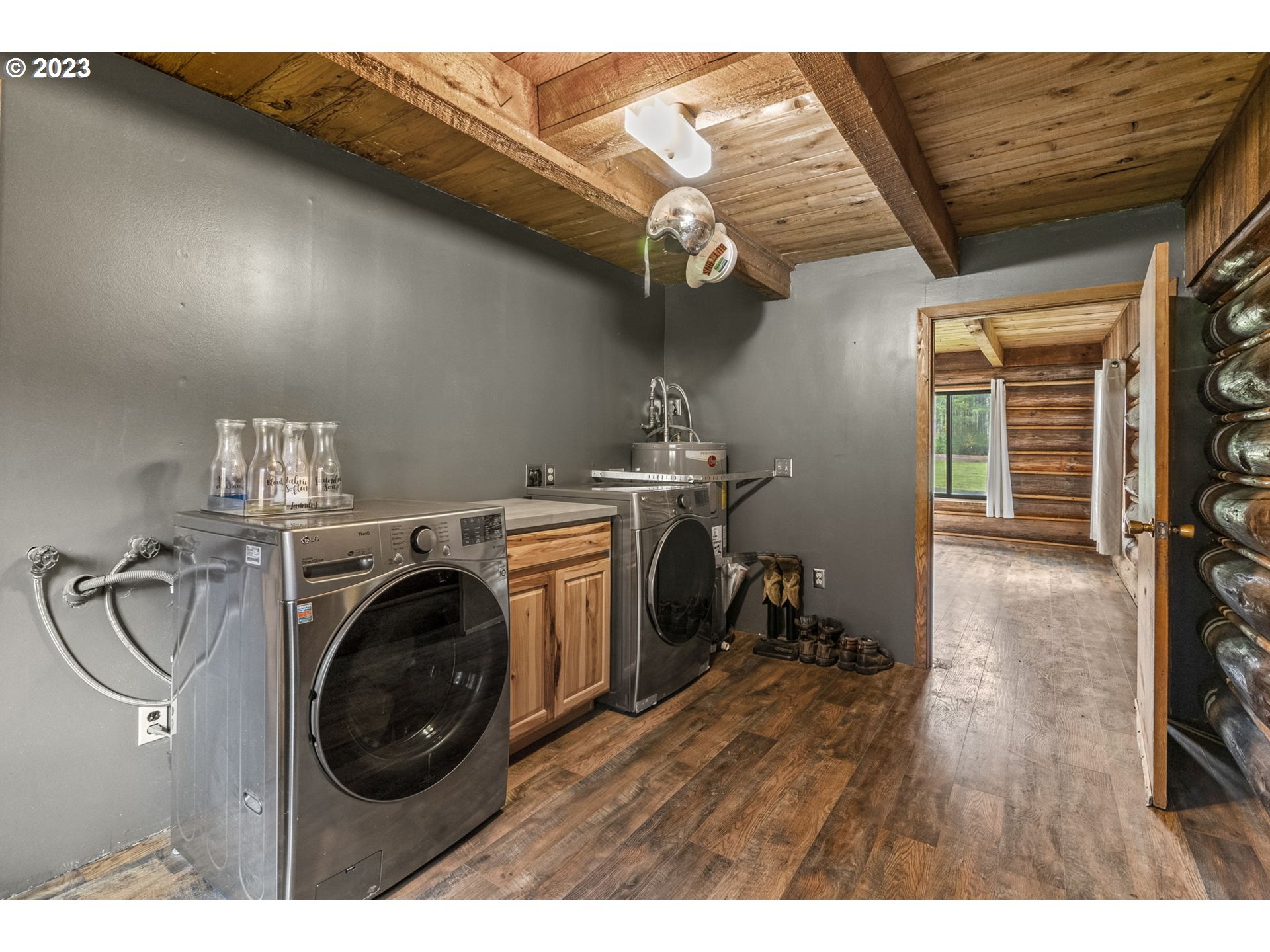282 Hewitt Road Chehalis, WA 98532 - Photo 21 of 25 a view of a room with washer and dryer