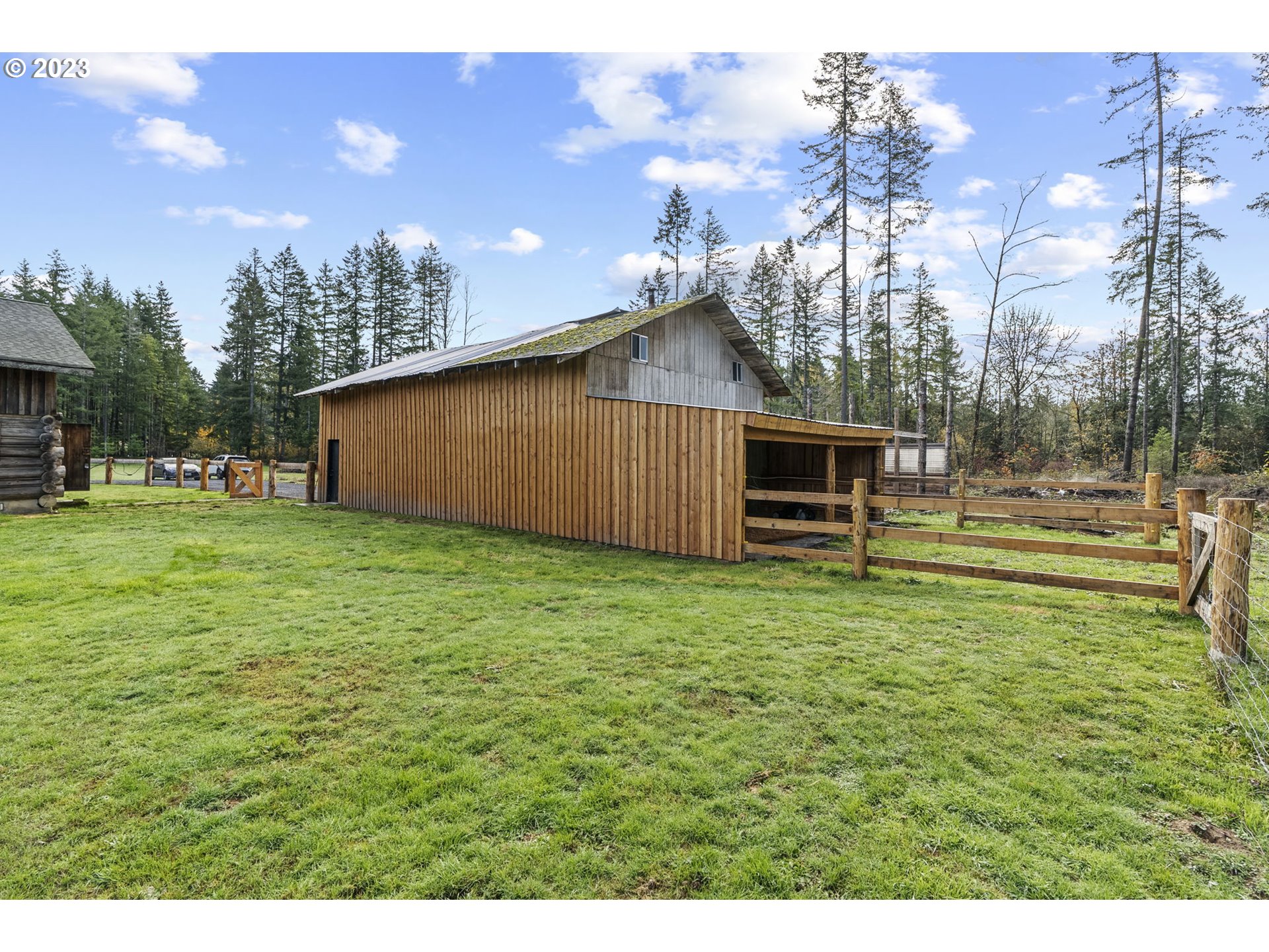 282 Hewitt Road Chehalis, WA 98532 - Photo 24 of 25 a backyard of a house with table and chairs