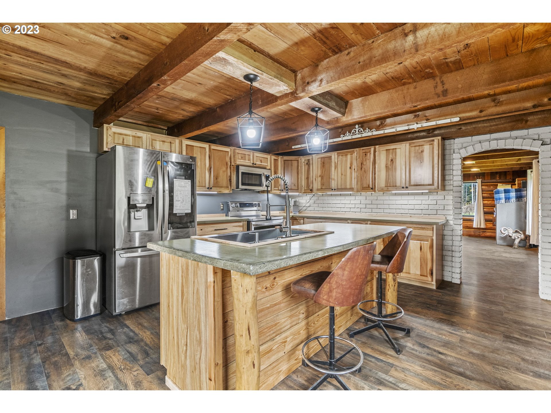 282 Hewitt Road Chehalis, WA 98532 - Photo 8 of 25 a kitchen with stainless steel appliances granite countertop a sink and refrigerator
