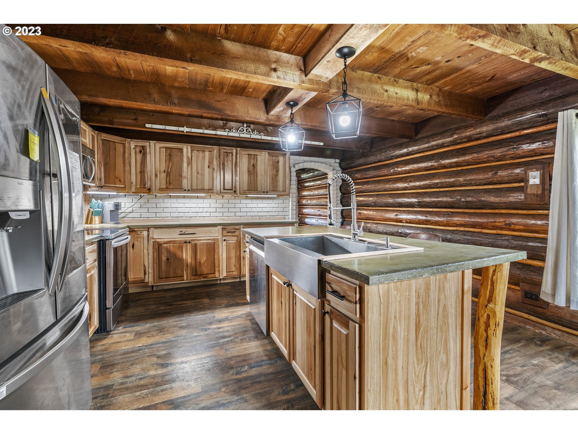 282 Hewitt Road Chehalis, WA 98532 - Photo 9 of 25 a kitchen with stainless steel appliances granite countertop a stove and a refrigerator