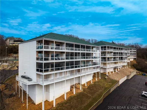 $300,000 | 116 Emerald Bay Drive, Unit 2C, Lake Ozark, MO 65049