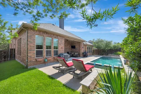$889,900 | 944 Highpoint Way, Roanoke, TX 76262