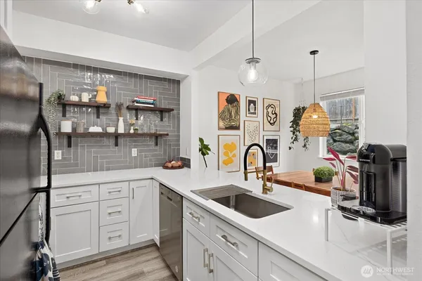 $369,950 | 13000 Admiralty Way, Unit D103, Everett, WA 98204