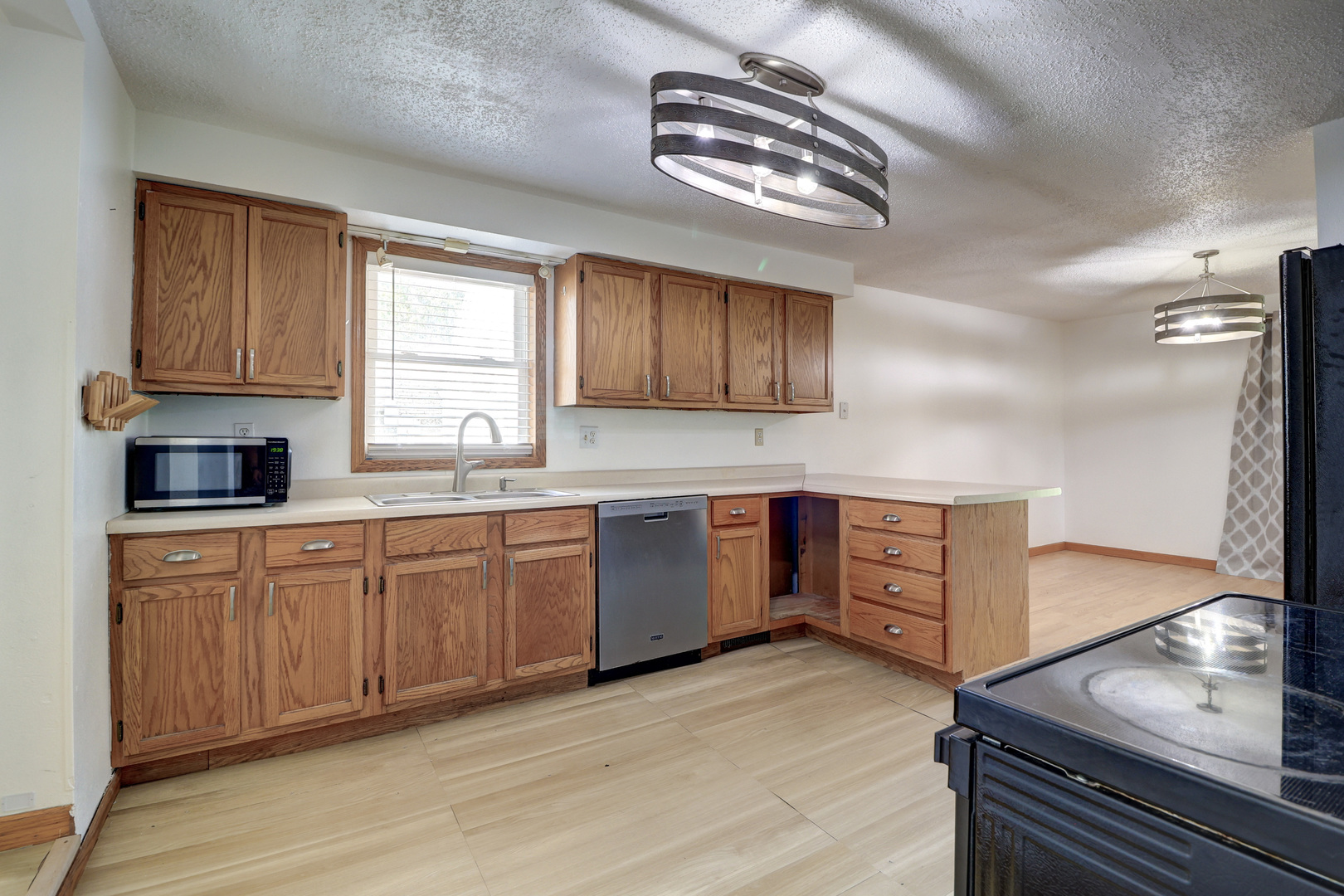 301 Ash Avenue Morrison, IL 61270 - Photo 9 of 36