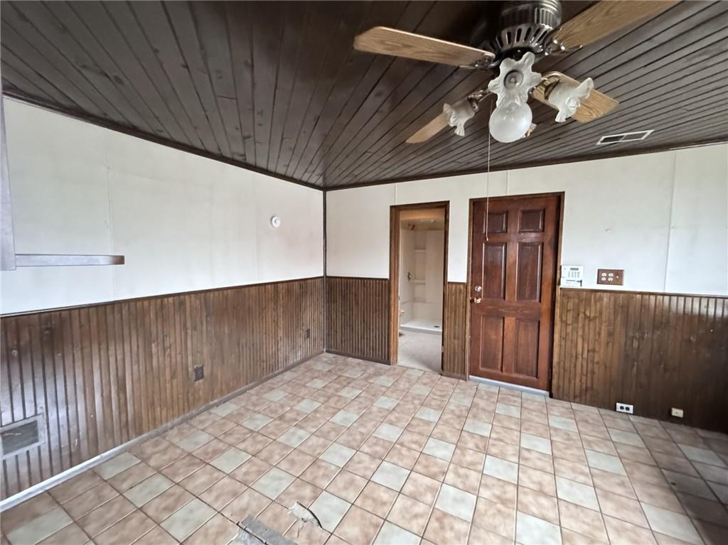 1913 Fox Way Pittsburgh, PA 15203 - Photo 4 of 9 a view of a hallway