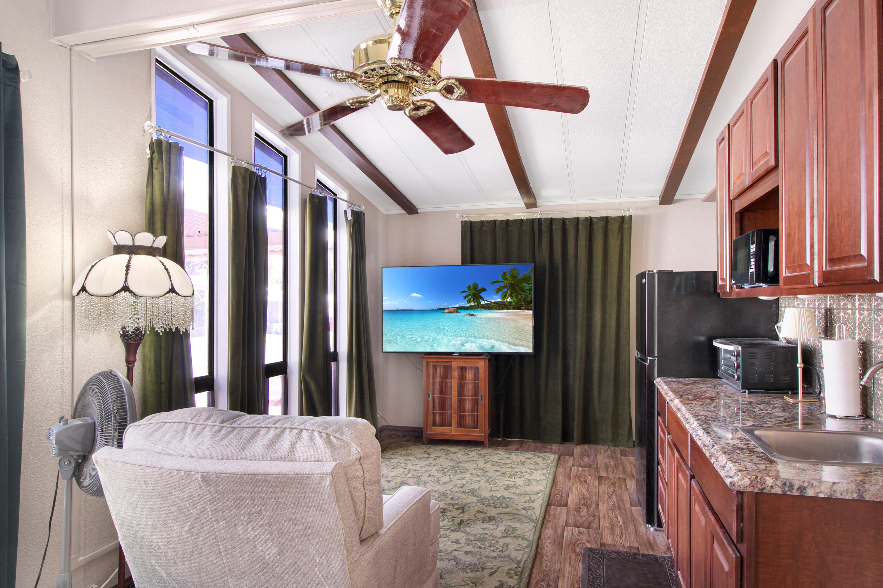 70 Golden State Street Rancho Mirage, CA 92270 - Photo 17 of 20 Guest Quarters Living Area