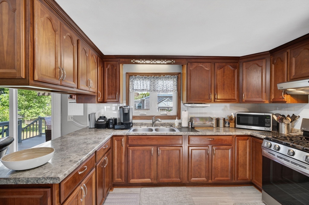 131 Spring Street Fairhaven, MA 02719 - Photo 5 of 41