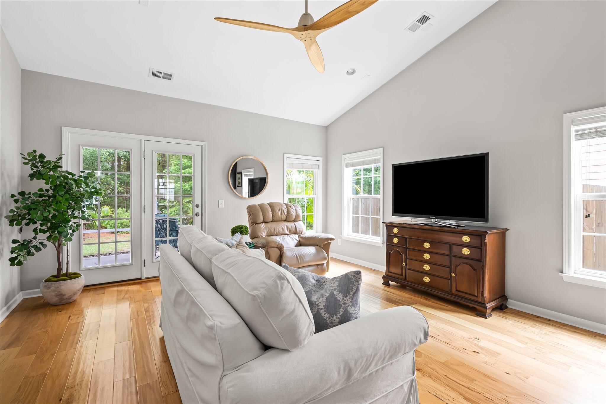 537 Nelliefield Trail Wando, SC 29492 - Photo 4 of 22 4 Living Room