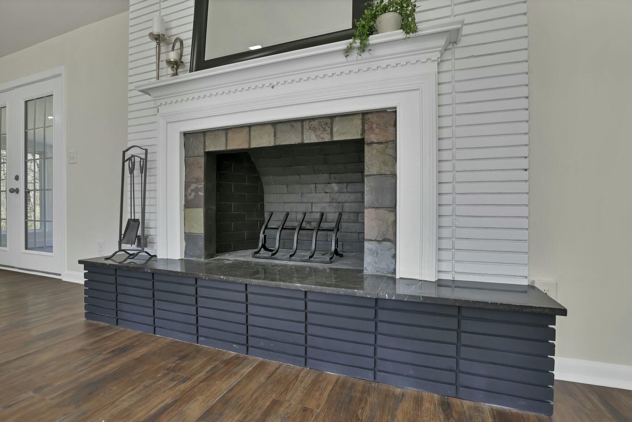 3301 Daglow Road Columbus, OH 43232 - Photo 12 of 60 Fireplace!