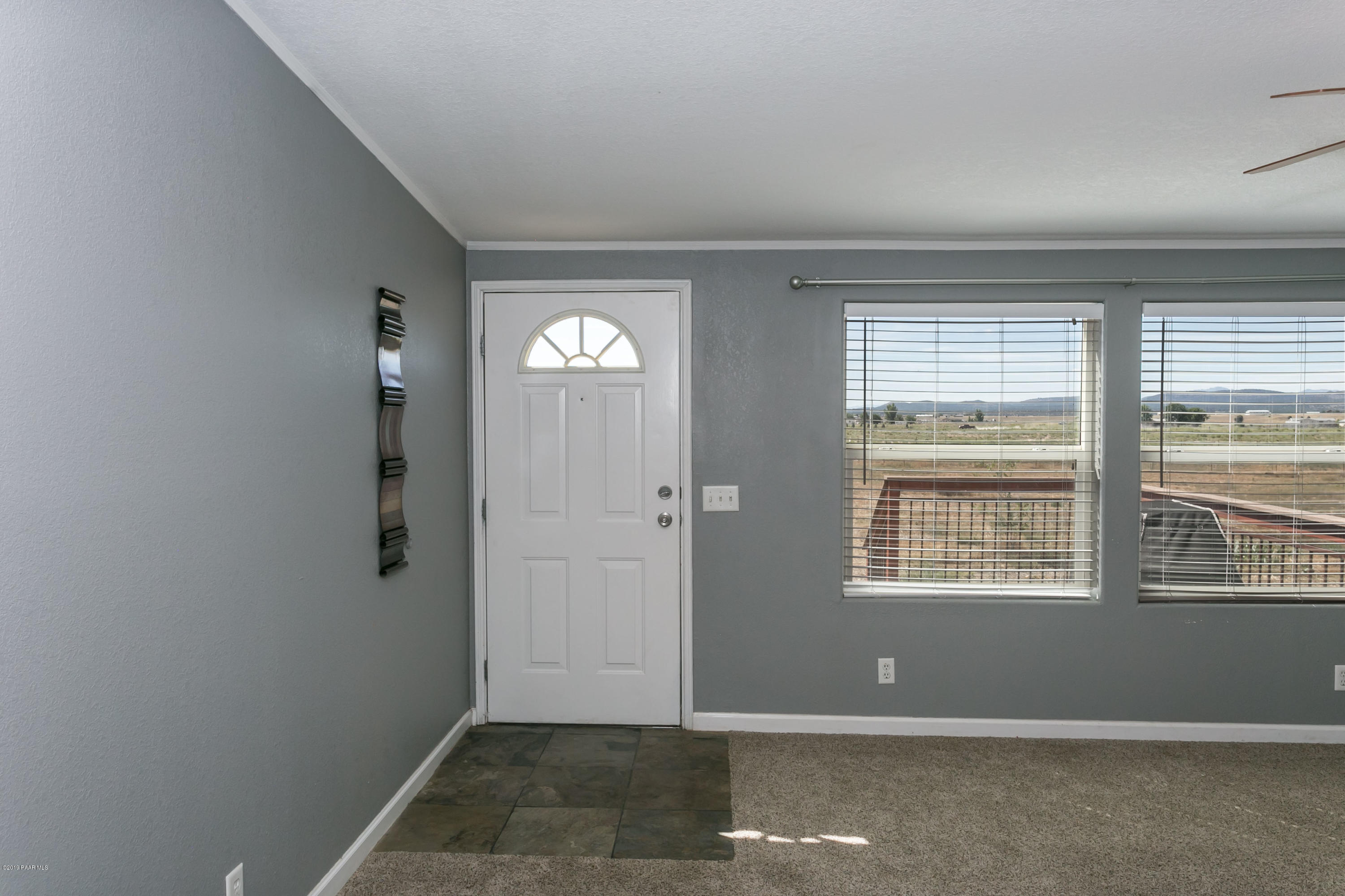 3275 West Ron Road Paulden, AZ 86334 - Photo 11 of 25 Foyer