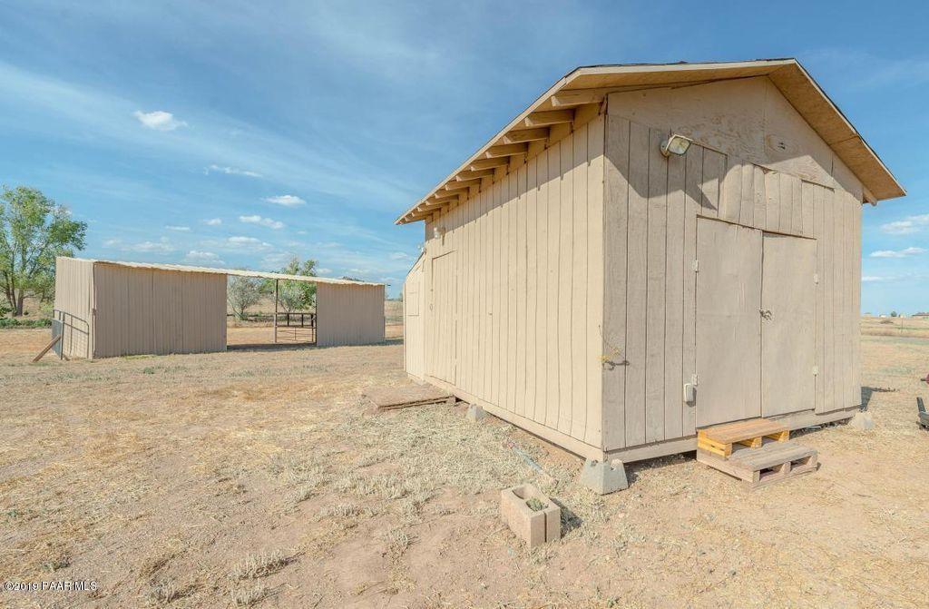 3275 West Ron Road Paulden, AZ 86334 - Photo 9 of 25 Tack and Storage