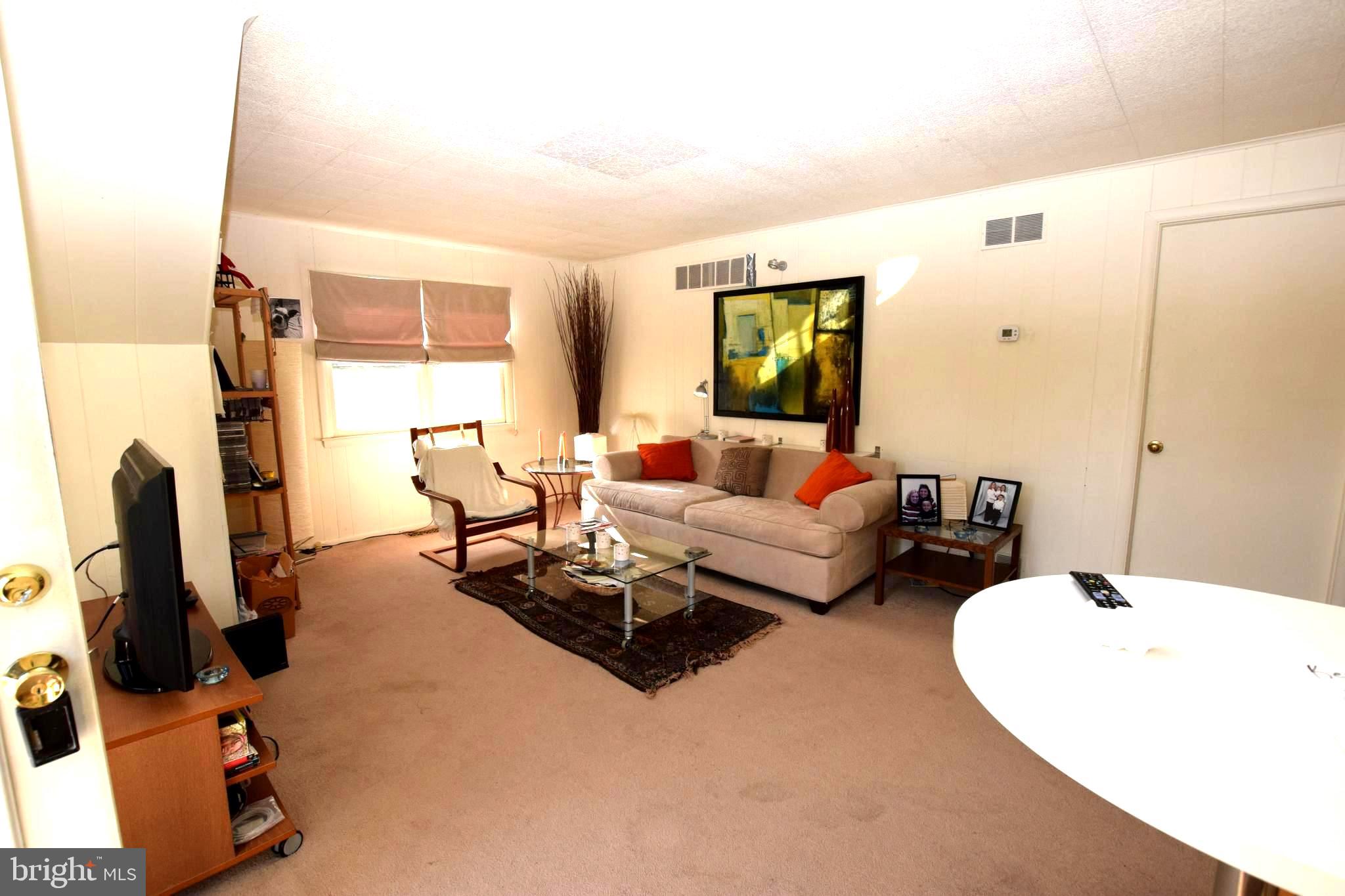 125 South Pennell Road Media, PA 19063 - Photo 22 of 39 Apartment Living Room