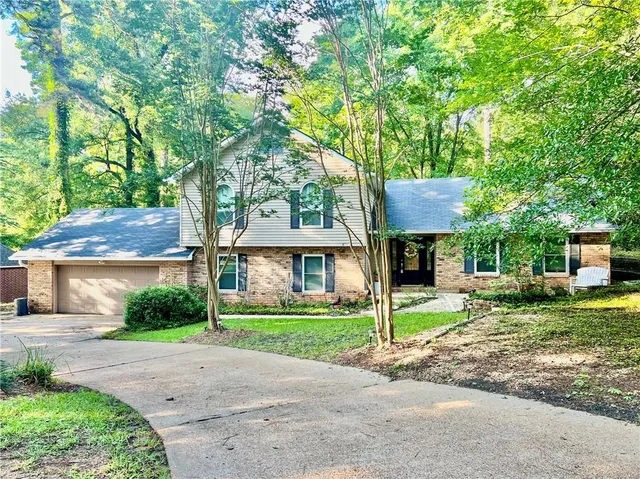 $275,000 | 135 Myrtlewood Drive, Pineville, LA 71360