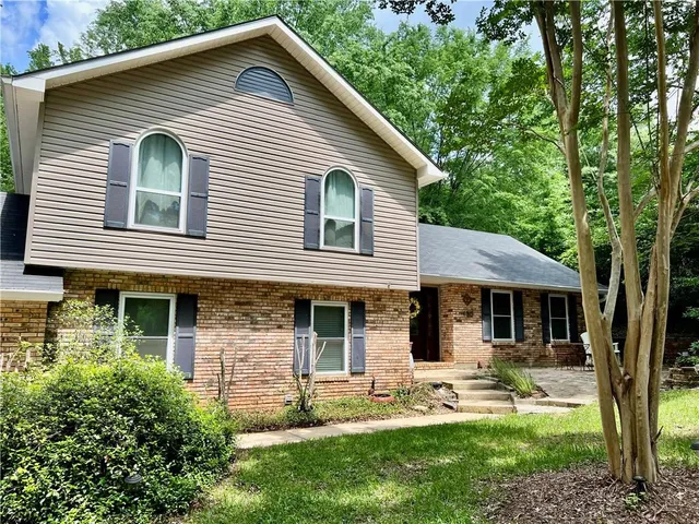 $275,000 | 135 Myrtlewood Drive, Pineville, LA 71360