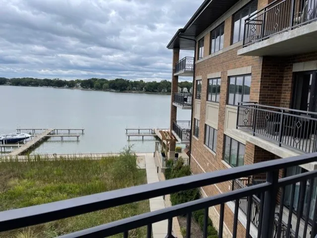 $2,400 | 728 North Diamond Lake Road, Unit 405, Mundelein, IL 60060
