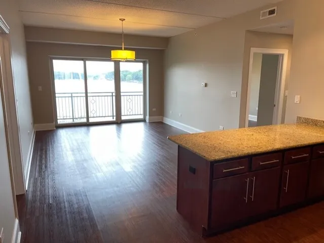 $2,400 | 728 North Diamond Lake Road, Unit 405, Mundelein, IL 60060