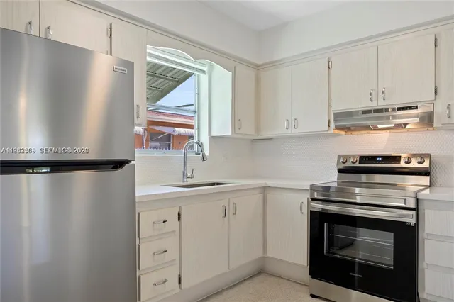 $1,500 | 2700 Pierce Street, Unit 2, Hollywood, FL 33020