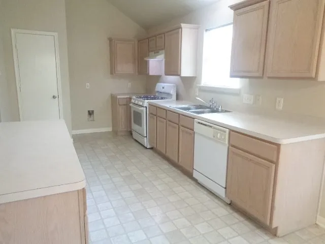 $1,750 | 446 North Compass Rose Circle, Crosby, TX 77532