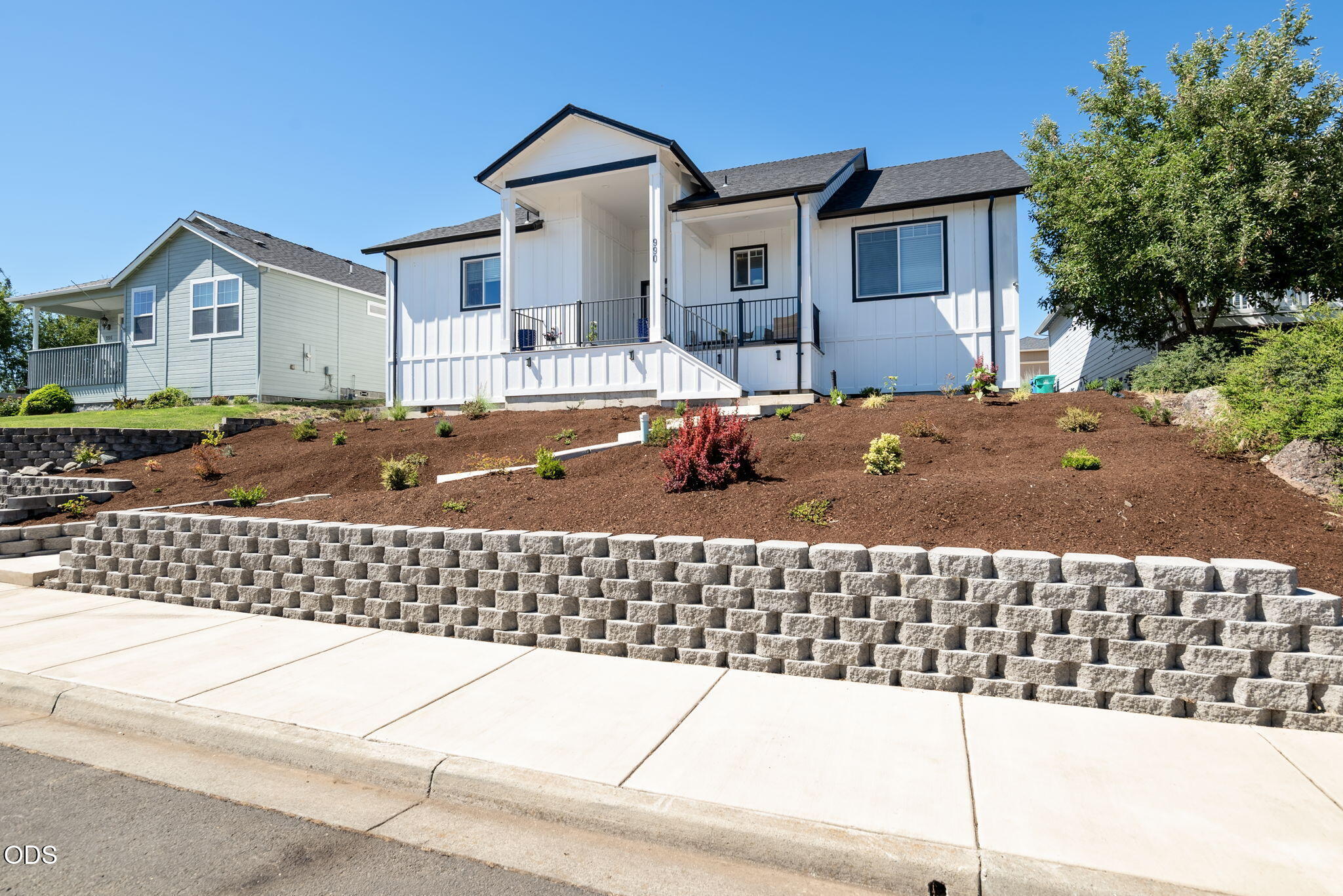 990 Win Way Eagle Point, OR 97524 - Photo 43 of 44