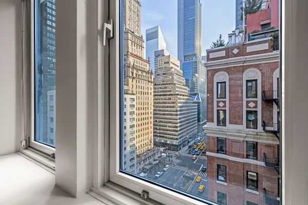 $4,500,000 | 480 Park Avenue, Unit 14B | Midtown East