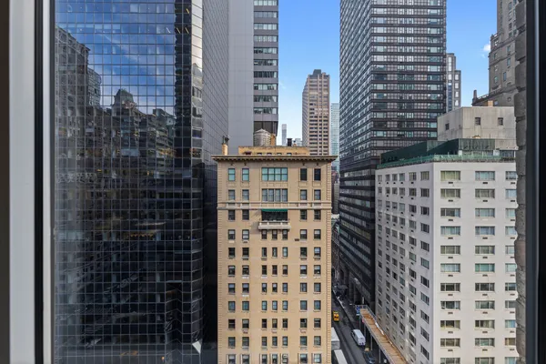 $4,500,000 | 480 Park Avenue, Unit 14B | Midtown East