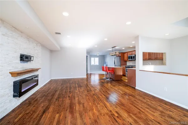 $5,000 | 277 West Broadway, Unit UPPR, Long Beach, NY 11561