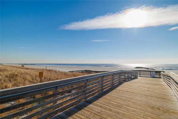 $5,000 | 277 West Broadway, Unit UPPR, Long Beach, NY 11561
