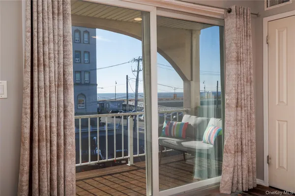 $5,000 | 277 West Broadway, Unit UPPR, Long Beach, NY 11561