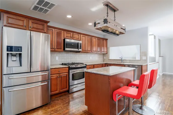 $5,000 | 277 West Broadway, Unit UPPR, Long Beach, NY 11561