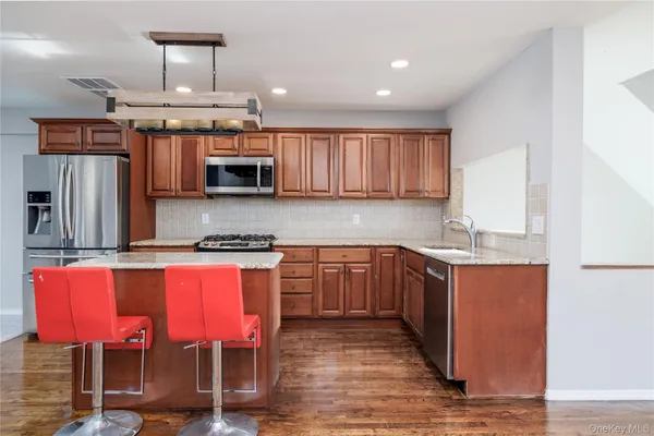 $5,000 | 277 West Broadway, Unit UPPR, Long Beach, NY 11561