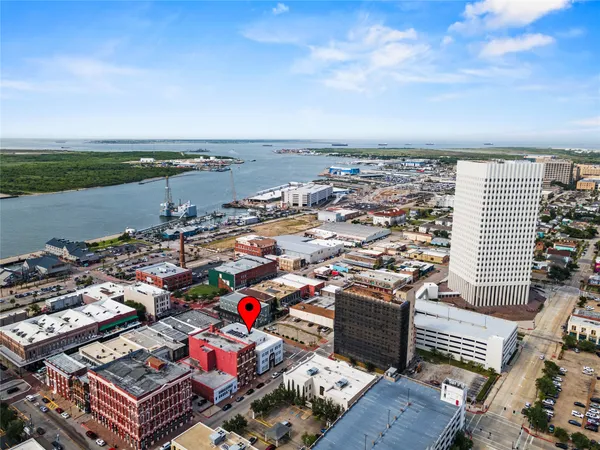 $2,750 | 2102 Mechanic Street, Unit 104, Galveston, TX 77550