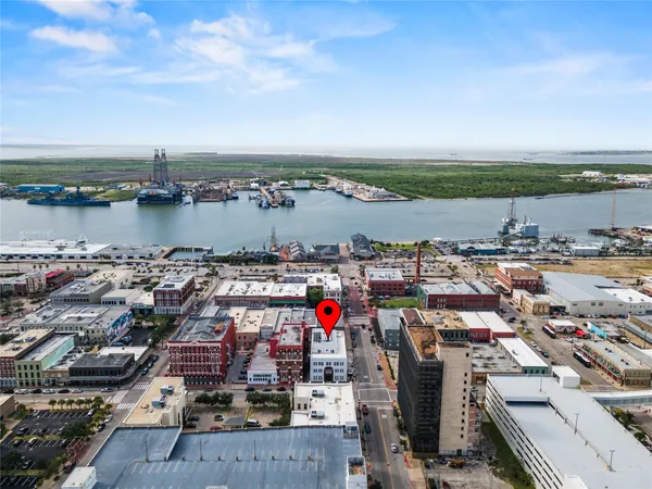 $2,750 | 2102 Mechanic Street, Unit 104, Galveston, TX 77550