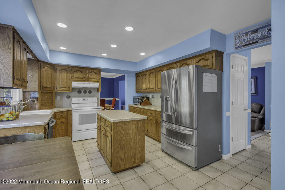960 Farmingdale Road Jackson, NJ 08527 - Photo 11 of 39 a kitchen with stainless steel appliances a refrigerator and a stove top oven