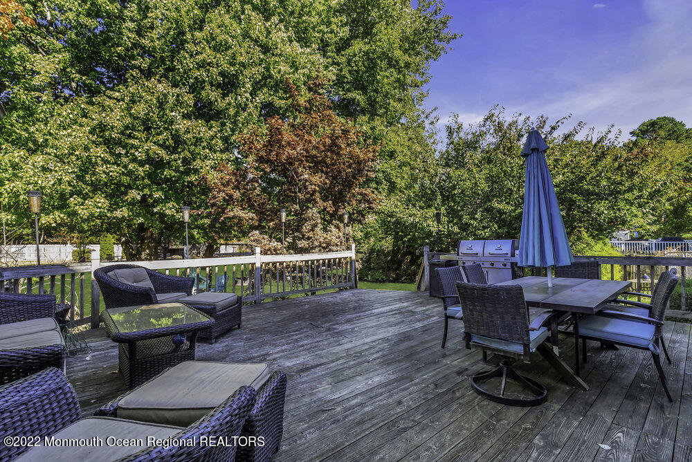 960 Farmingdale Road Jackson, NJ 08527 - Photo 32 of 39 a view of a chairs and table in patio