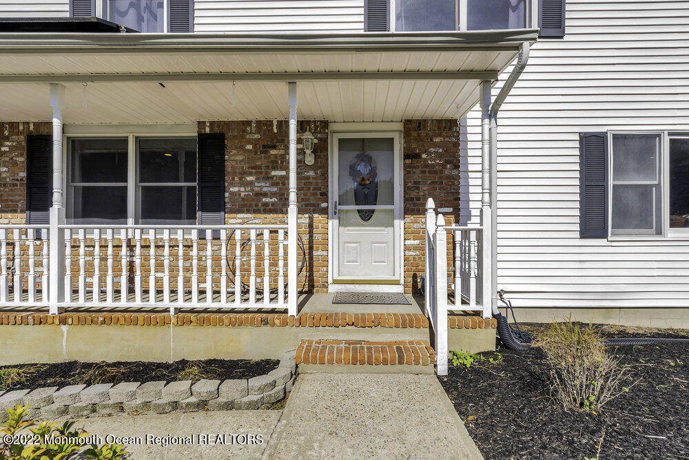 960 Farmingdale Road Jackson, NJ 08527 - Photo 4 of 39 a front view of a building
