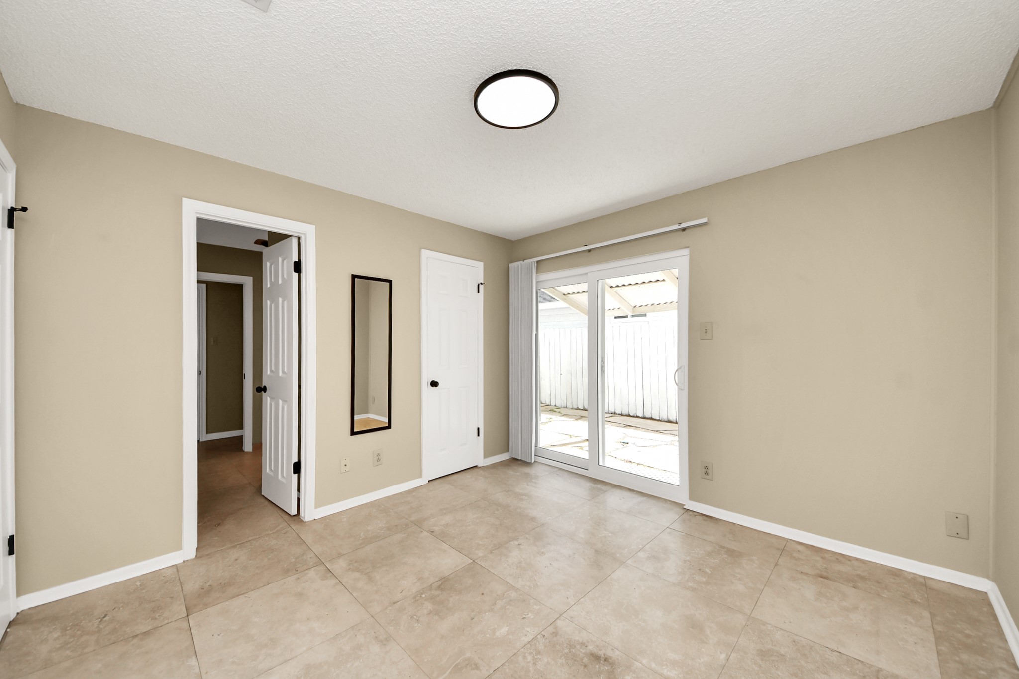 5 Tiffany Square Sugar Land, TX 77478 - Photo 19 of 32 a view of a room with floor to ceiling window and carpet