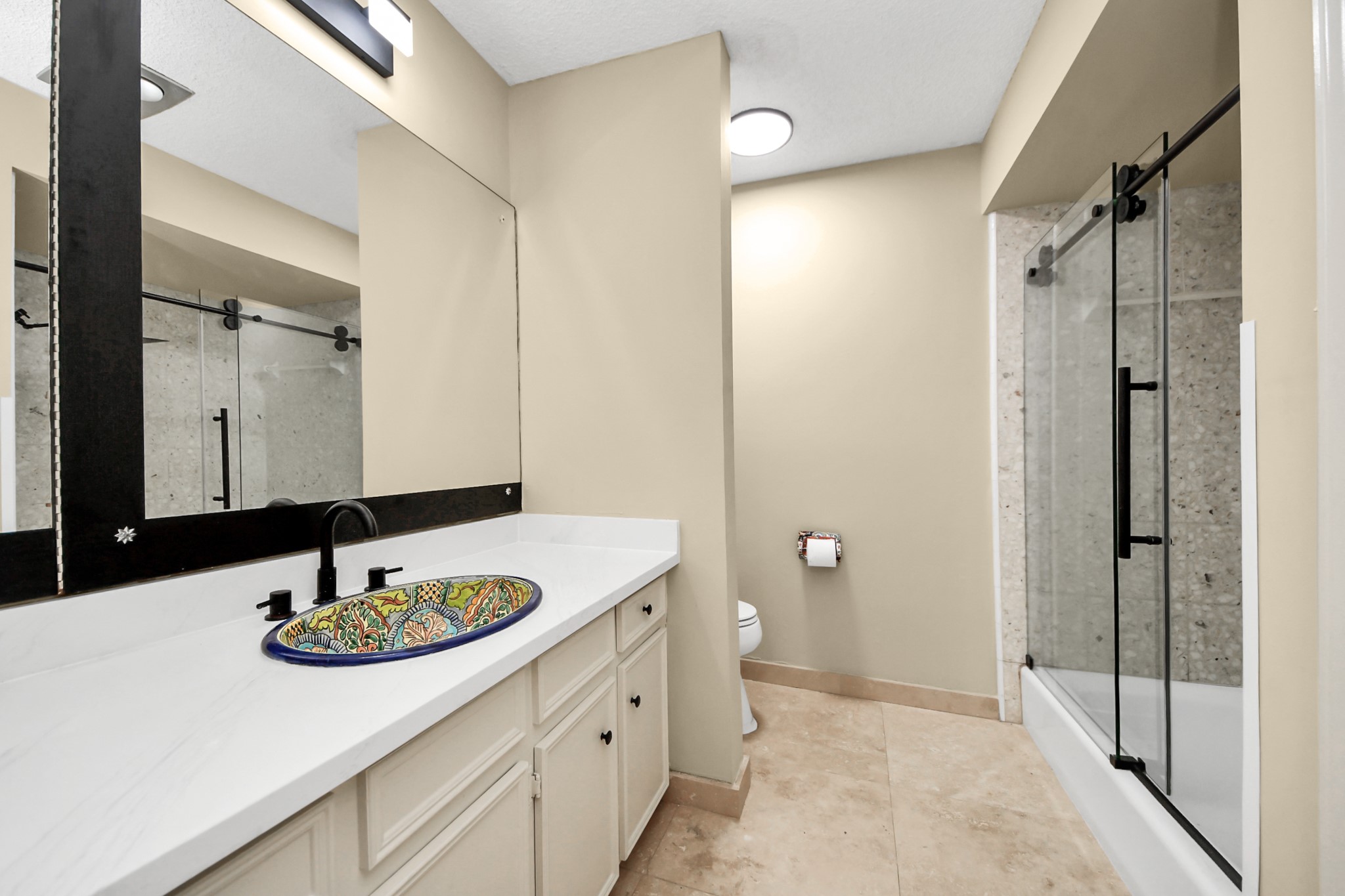5 Tiffany Square Sugar Land, TX 77478 - Photo 20 of 32 a bathroom with a sink and a mirror