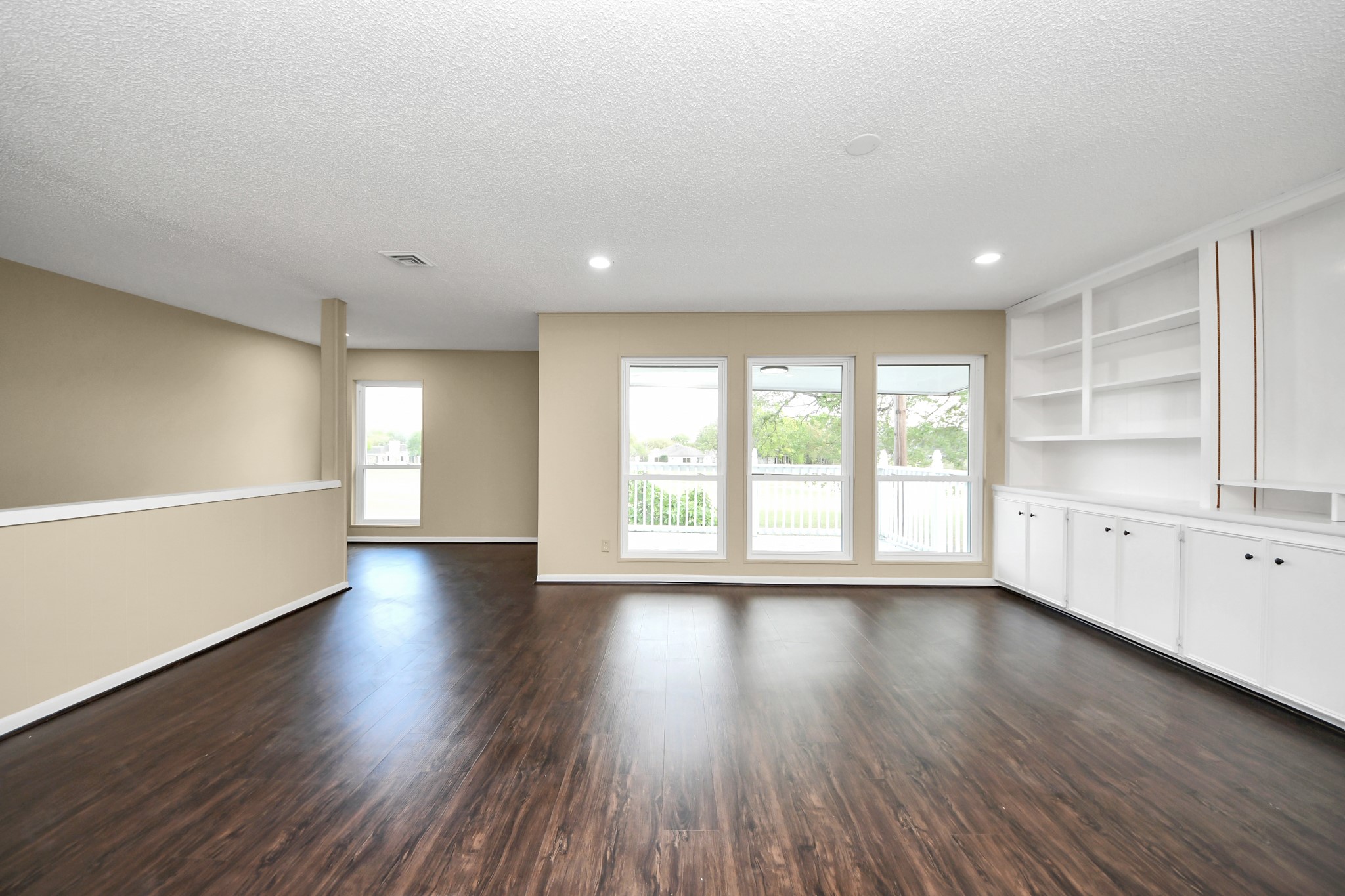 5 Tiffany Square Sugar Land, TX 77478 - Photo 24 of 32 Upstairs gameroom has built ins