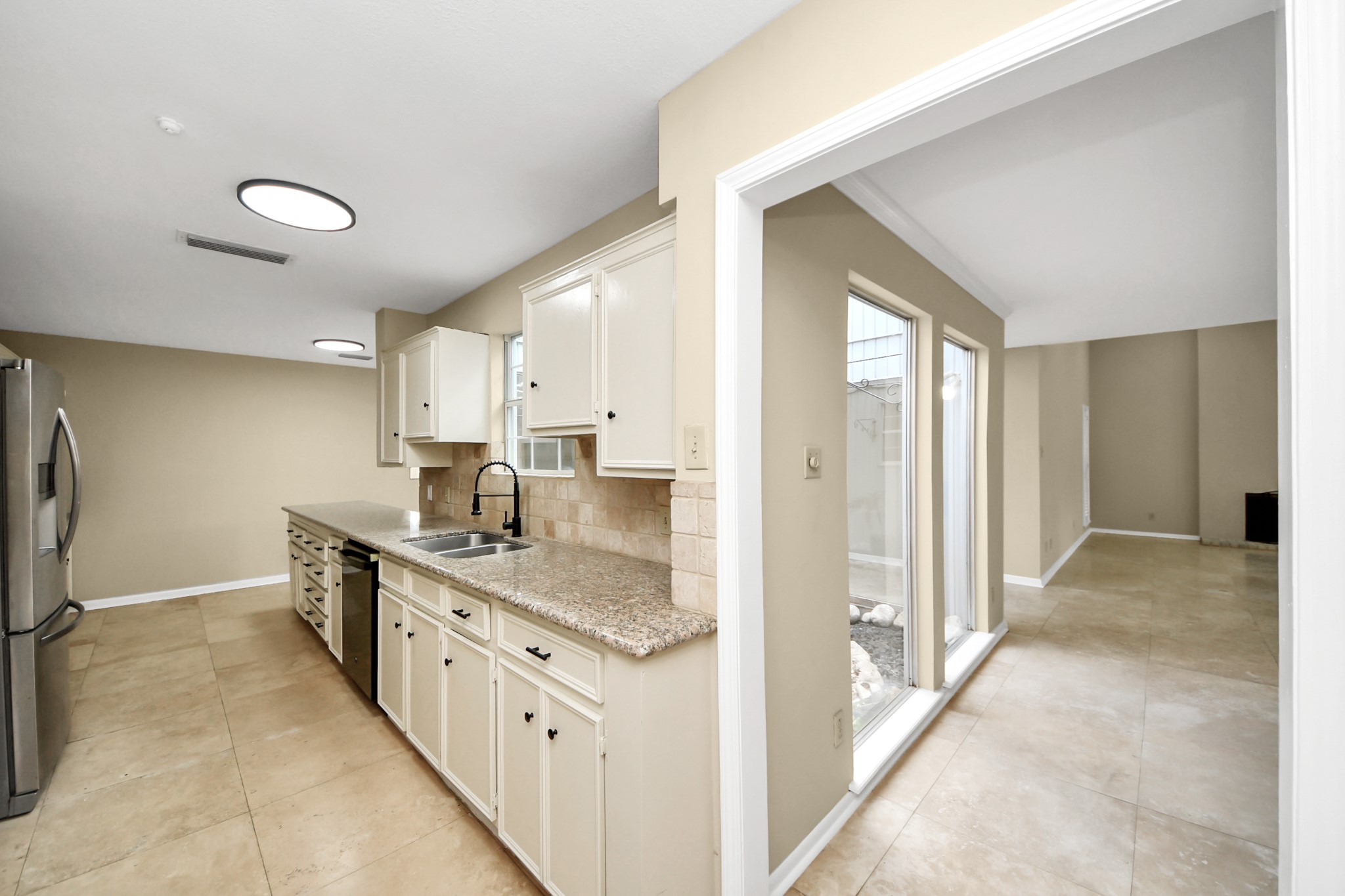 5 Tiffany Square Sugar Land, TX 77478 - Photo 10 of 32 a kitchen with granite countertop a sink and cabinets