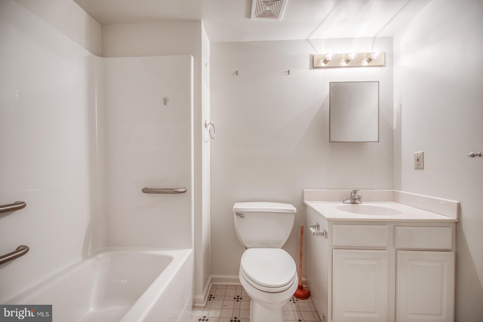 641 Brandon Road Norristown, PA 19403 - Photo 26 of 55 Bathroom #1