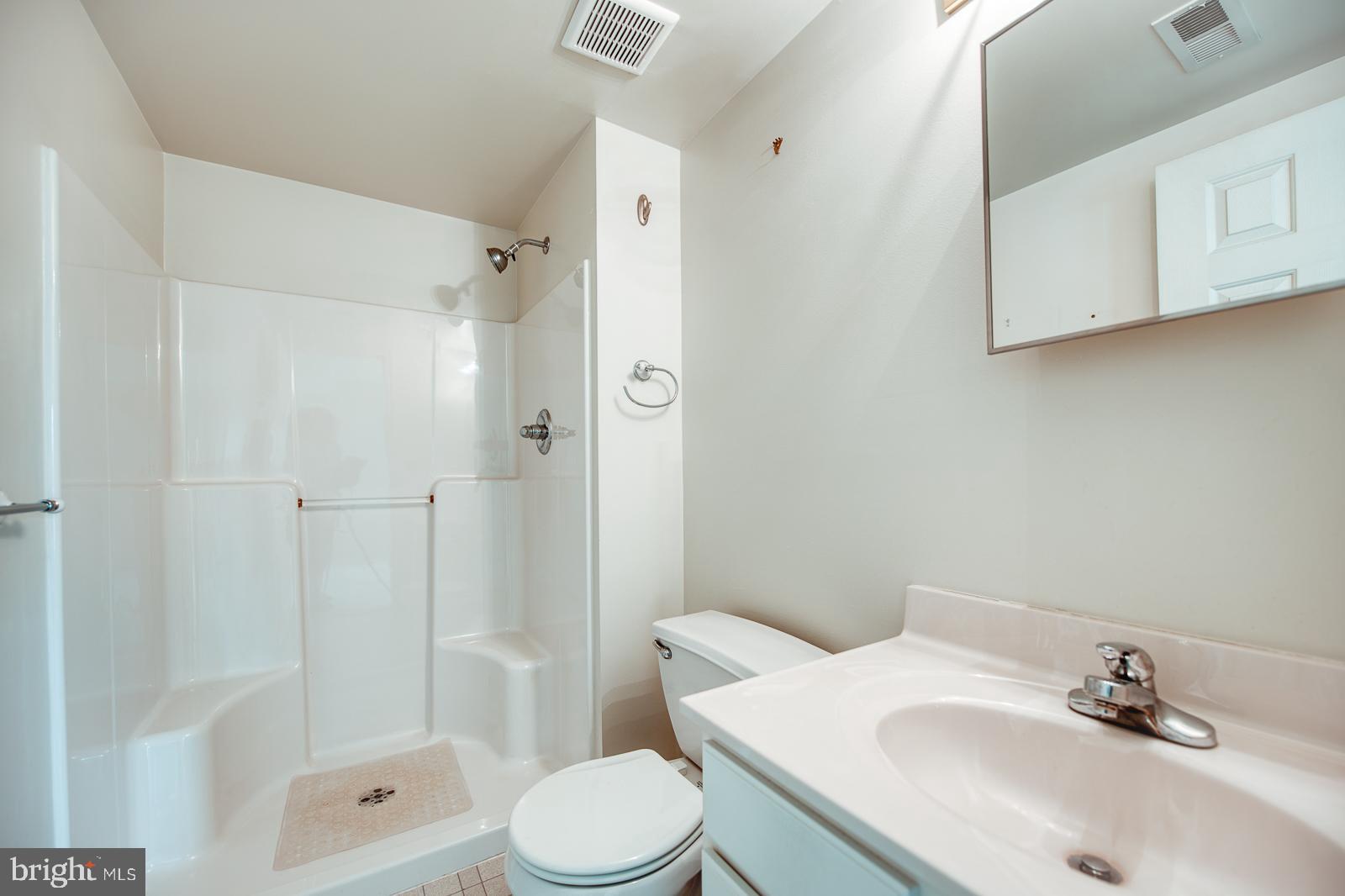 641 Brandon Road Norristown, PA 19403 - Photo 30 of 55 Attached Bath