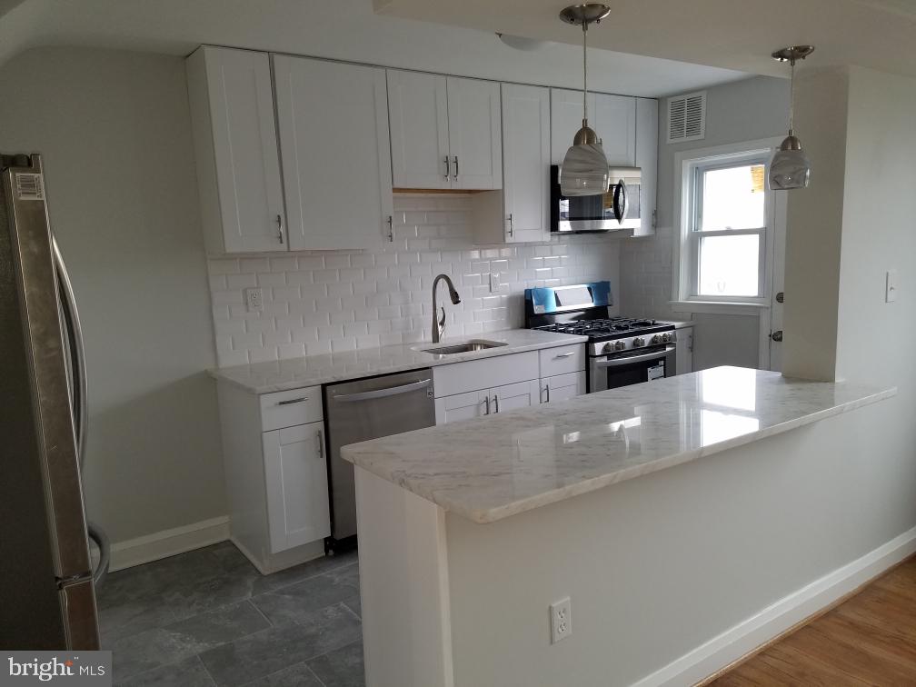 909 Stamford Road Baltimore, MD 21229 - Photo 4 of 43 Gallery Image 4