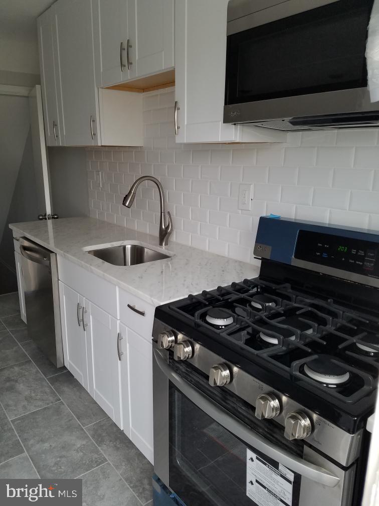 909 Stamford Road Baltimore, MD 21229 - Photo 6 of 43 Gallery Image 6