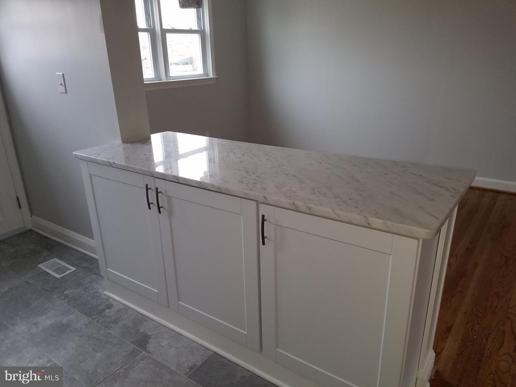 909 Stamford Road Baltimore, MD 21229 - Photo 8 of 43 Gallery Image 8