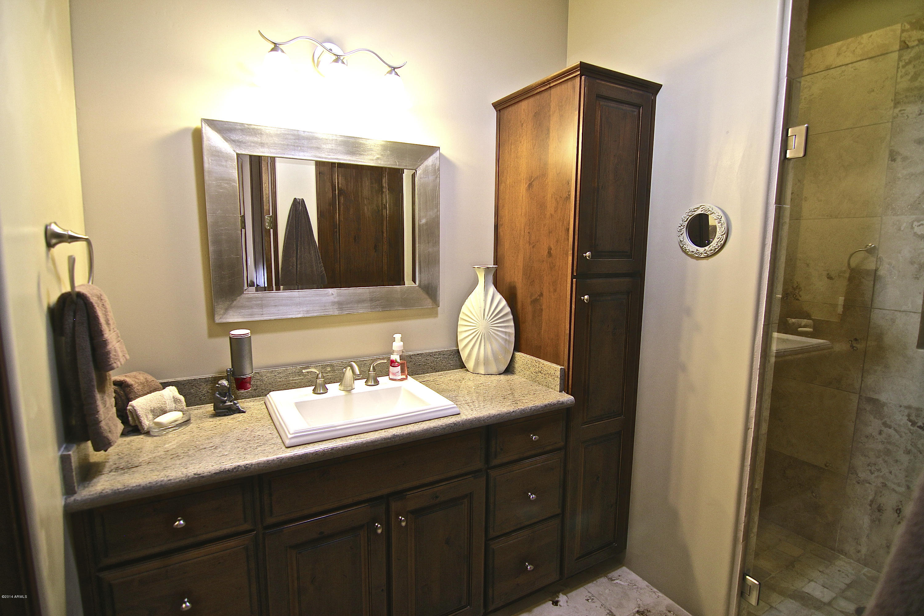 1950 East Appleby Road Gilbert, AZ 85298 - Photo 33 of 80 Guest suite bathroom