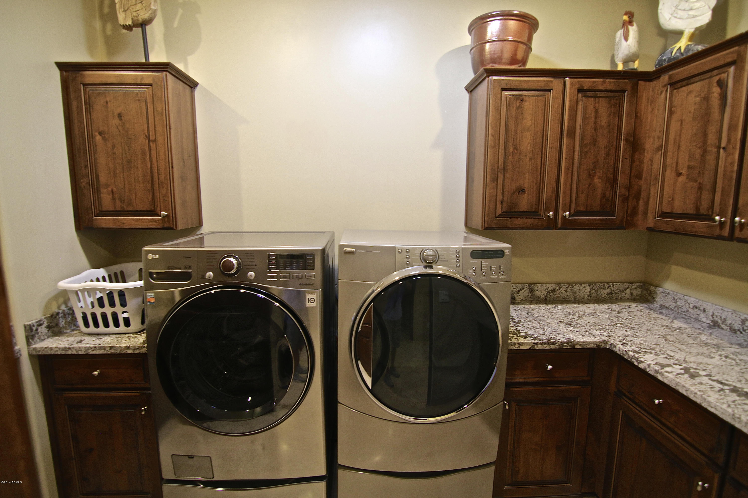 1950 East Appleby Road Gilbert, AZ 85298 - Photo 34 of 80 Laundry room w/ sink